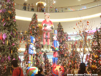 Midvalley Old Santas hangin' Midvalley Old Santas hangin'