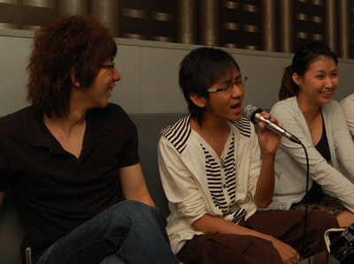 Khai singing with emo! Khai singing with emo!