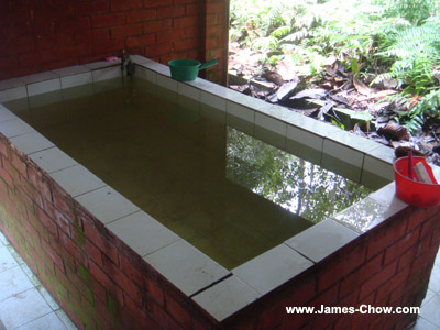 Very scary Bathing pool! Very scary Bathing pool!
